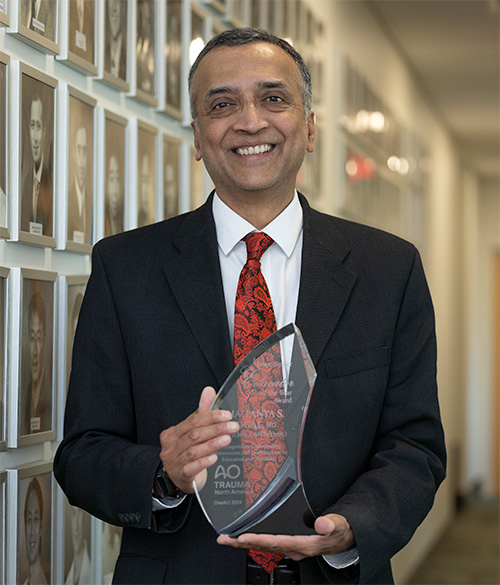 Dr. Mudgal with his award