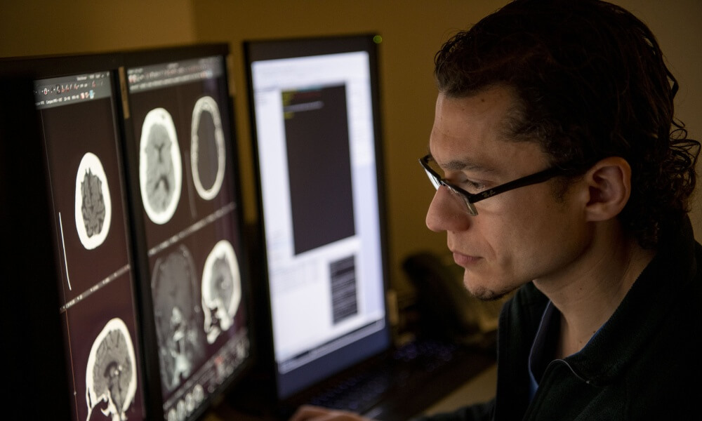 Examining an imaging scan