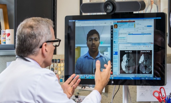 Dr. Lee Schwamm consulting with a Neurologist via teleconference