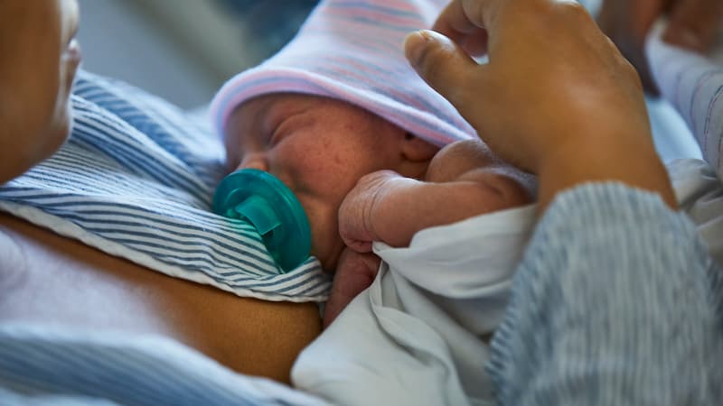 Read tips about initiating breastfeeding, using a pacifier, and more.