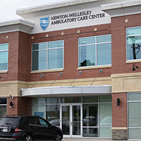 image of the outside of Newton-Wellesley Hospital's Ambulatory Care Center in Wellesley