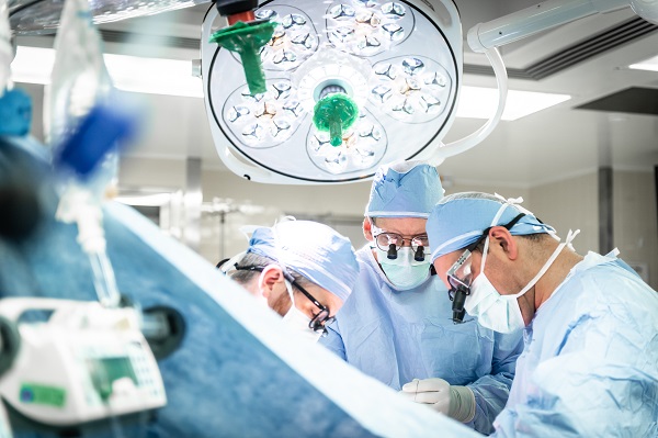 Transplant surgeons in the operating room Transplant surgeons in the operating room