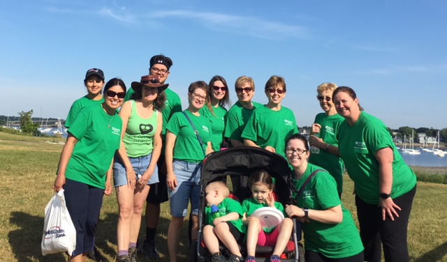 Dr. Jenn Magee with a group of volunteers at the 2016 North Shore Cancer Center Walk