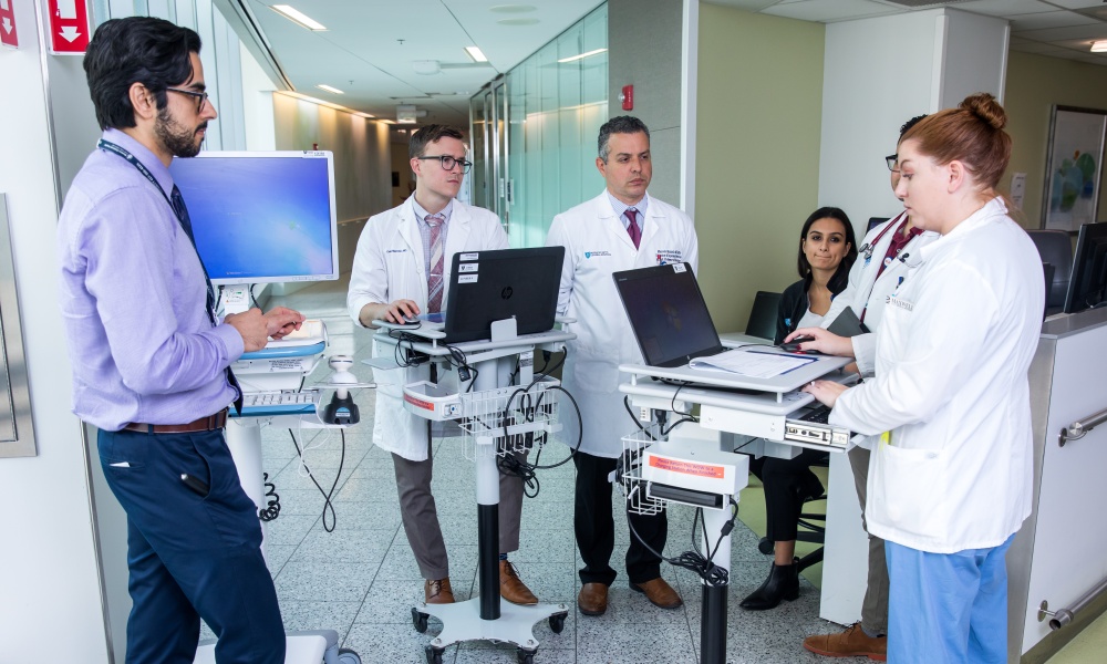 MGH Neurologists on rounds MGH Neurologists on rounds