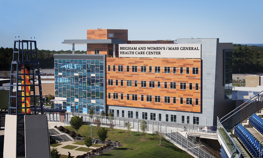 A picture of the outside of the Brigham & Women's/Mass General Health Care Center at Foxborough building