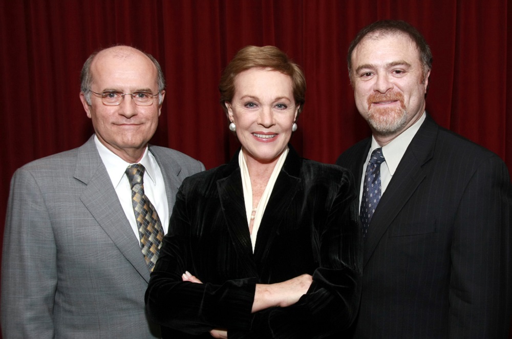Singer and actress Julie Andrews with Dr. Steven Zeitels (right) and Dr. Robert Hillman (left) Singer and actress Julie Andrews with Dr. Steven Zeitels (right) and Dr. Robert Hillman (left)